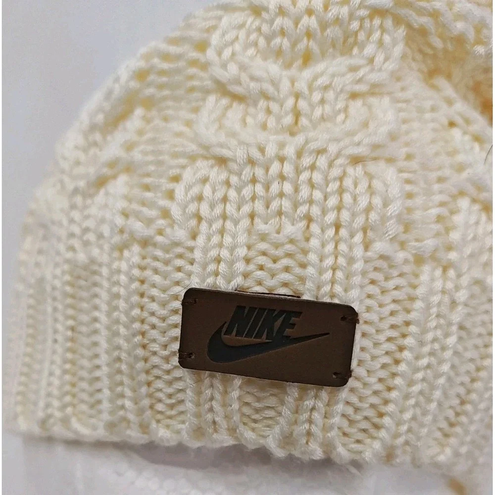 Nike Sportswear knit Pom Beanie White Cream One Size‎ Winter Cold Weather